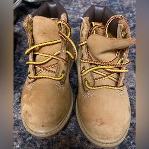 Toddler Tims good condition. Small stains that can be removed easily.